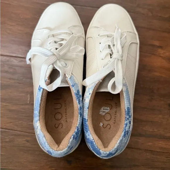 NWOT Naturalizer Soul Neela Women's White and Blue Sporty Sneakers-Size 6