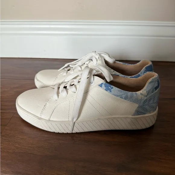 NWOT Naturalizer Soul Neela Women's White and Blue Sporty Sneakers-Size 6