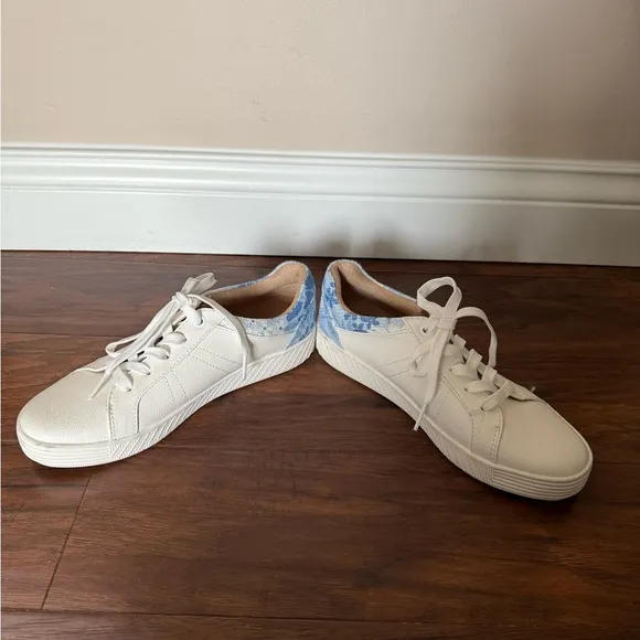 NWOT Naturalizer Soul Neela Women's White and Blue Sporty Sneakers-Size 6