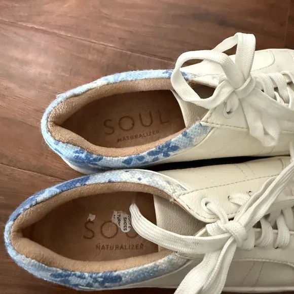 NWOT Naturalizer Soul Neela Women's White and Blue Sporty Sneakers-Size 6