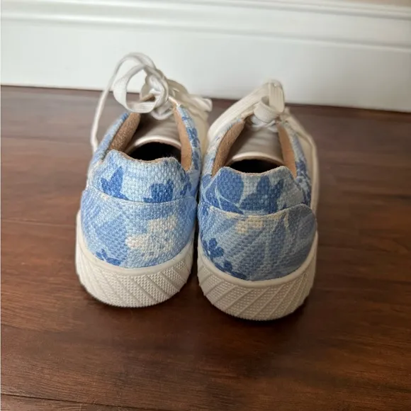 NWOT Naturalizer Soul Neela Women's White and Blue Sporty Sneakers-Size 6