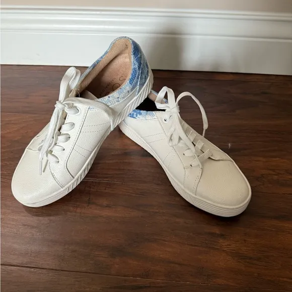 NWOT Naturalizer Soul Neela Women's White and Blue Sporty Sneakers-Size 6