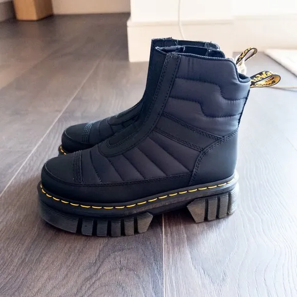 NWT Dr Martens Audrick Quilted Platform Quilted Chelsea Boots, Black Women’s 7