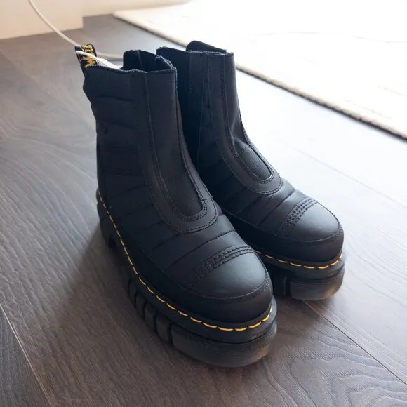 NWT Dr Martens Audrick Quilted Platform Quilted Chelsea Boots, Black Women’s 7