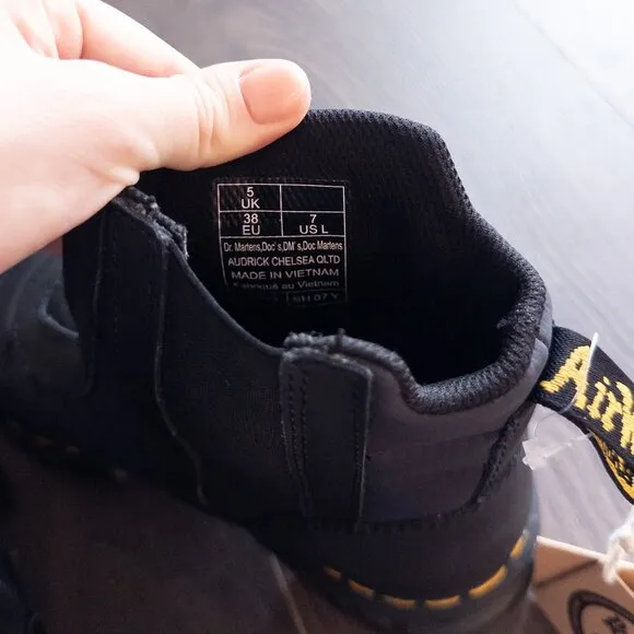 NWT Dr Martens Audrick Quilted Platform Quilted Chelsea Boots, Black Women’s 7