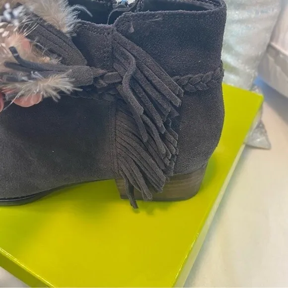 NWT Gianni Bini Charcoal Gray Suede Feather Detail Ankle Boots Rorrie Size 7M