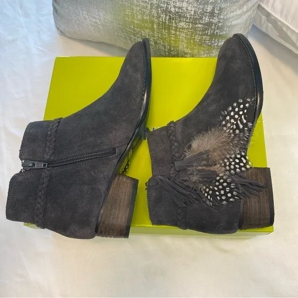 NWT Gianni Bini Charcoal Gray Suede Feather Detail Ankle Boots Rorrie Size 7M