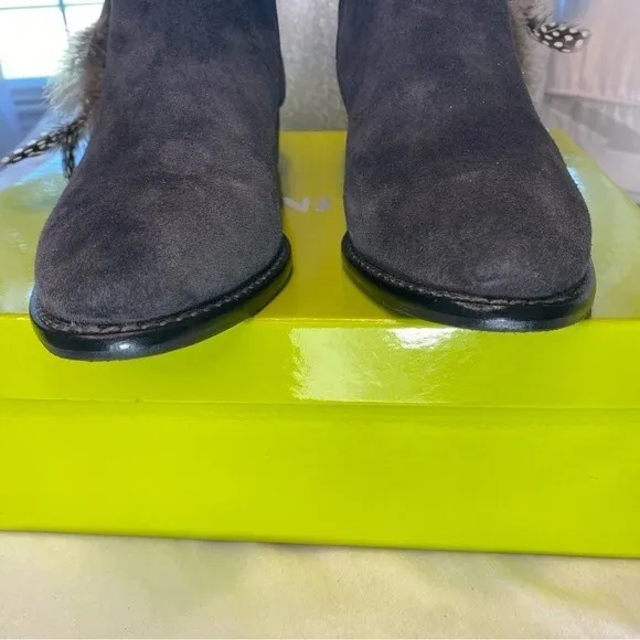 NWT Gianni Bini Charcoal Gray Suede Feather Detail Ankle Boots Rorrie Size 7M