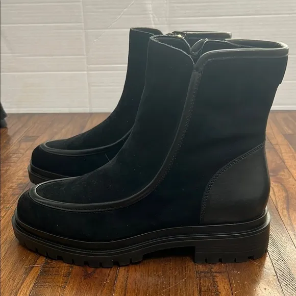 NWT Lauren Ralph Lauren Leather Black Colbie Ankle Boots   gold tone logo LRL 8
