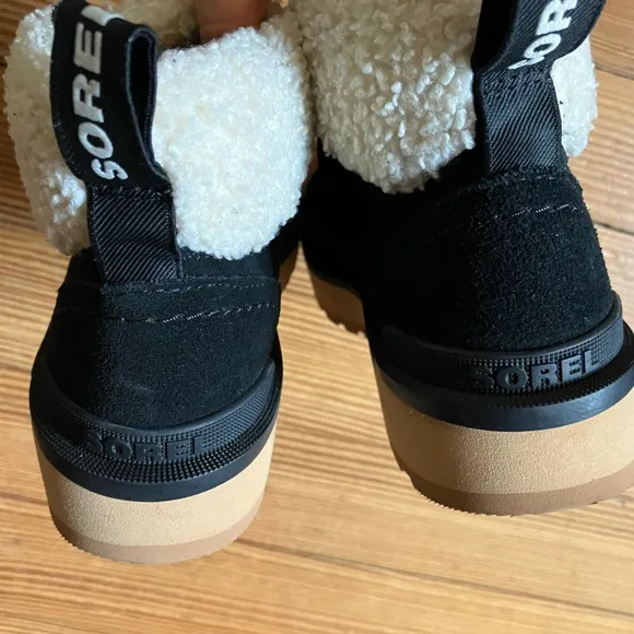 NWT Sorel Hi-Line Lace-Up Cozy Hiker Booties in Black and Tawny Buff Sz 5.🌻