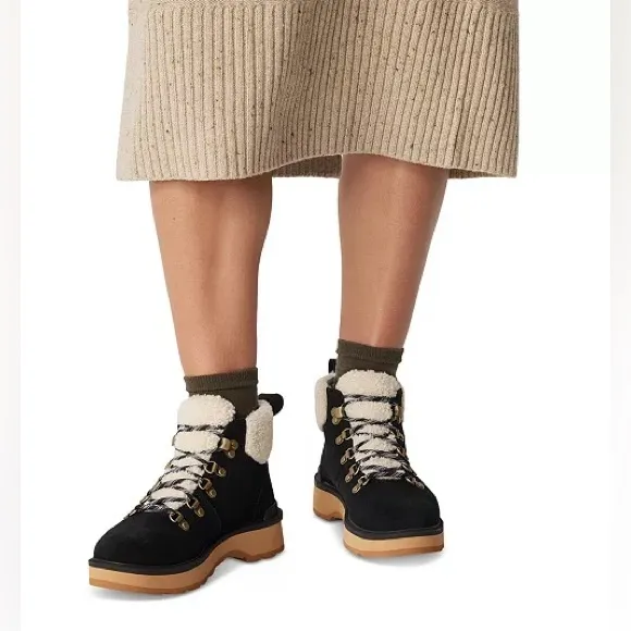 NWT Sorel Hi-Line Lace-Up Cozy Hiker Booties in Black and Tawny Buff Sz 5.🌻