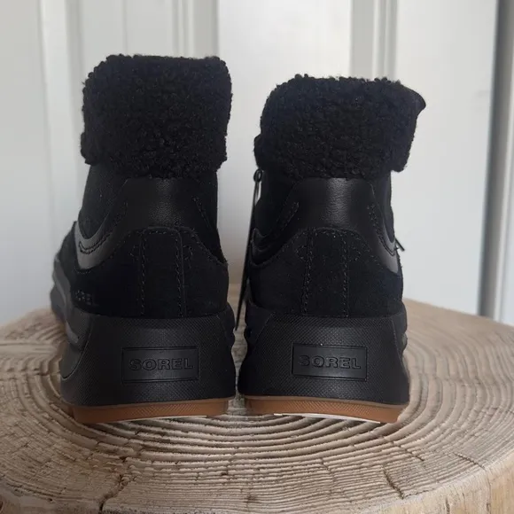 NWT SOREL Ona 503 Cozy Hiker Platform Women's Sneaker Size 7