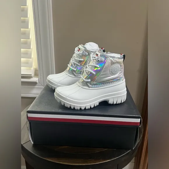 NWT Tommy Hilfiger Girls Danni Boots