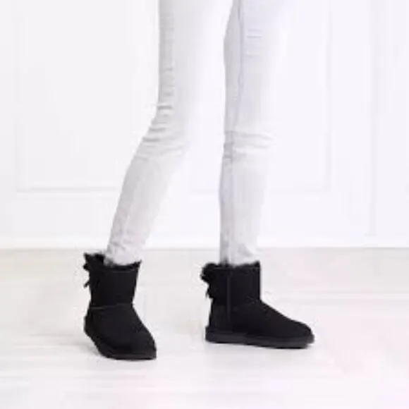 NWT UGG  Mini Bailey Bow Crushed Velvet Boots Size 6