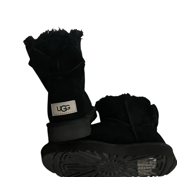 NWT UGG  Mini Bailey Bow Crushed Velvet Boots Size 6