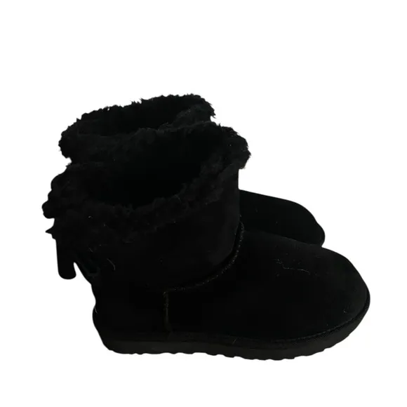 NWT UGG  Mini Bailey Bow Crushed Velvet Boots Size 6