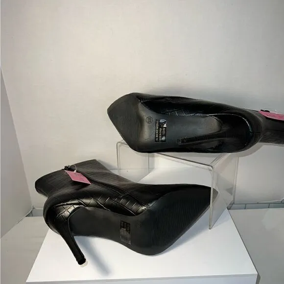 NWT Fashion Nova Boots