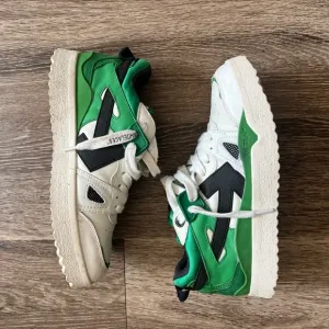 Off-White Mid Sponge Mid-Top Green and White Sneakers Geometric Design SIZE 41
