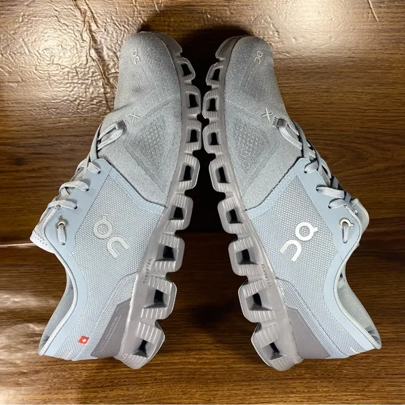 On cloud Mens shoe size 10