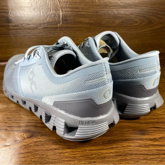On cloud Mens shoe size 10