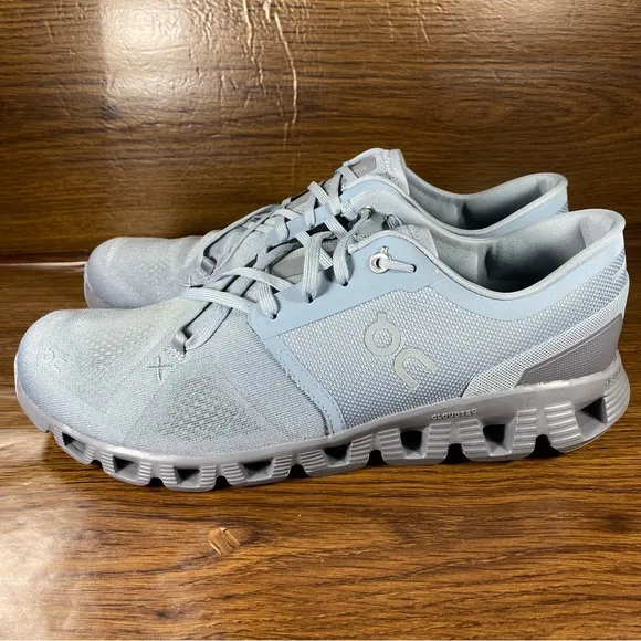 On cloud Mens shoe size 10