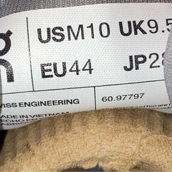 On cloud Mens shoe size 10