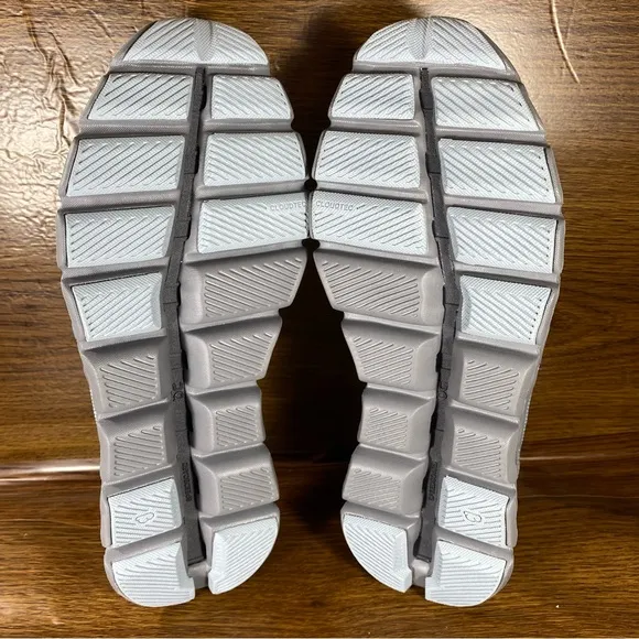On cloud Mens shoe size 10