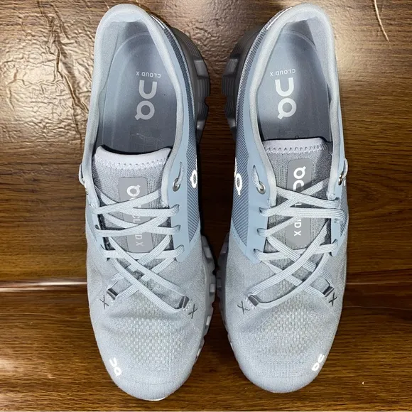 On cloud Mens shoe size 10