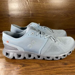 On cloud Mens shoe size 10