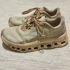 On Cloud Women’s Cloudmonster Moon/Fawn Shoes