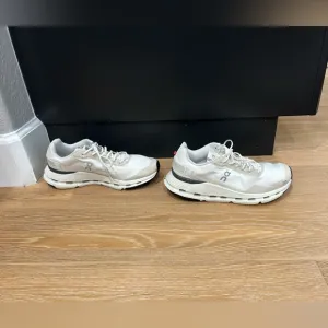 On CloudNova Form women’s size 9