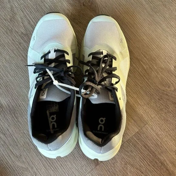 ON CLOUD Swiss Engineering  WOMENS SHOES SIZE 10.5