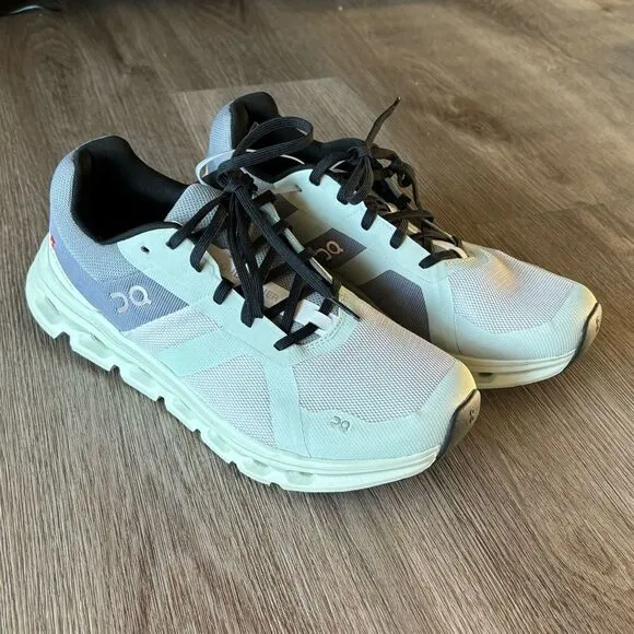 ON CLOUD Swiss Engineering  WOMENS SHOES SIZE 10.5