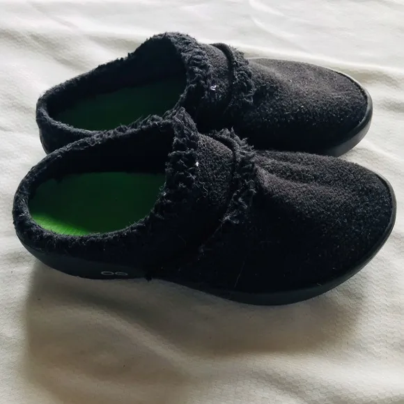 OOFOS Cozy Black Kids Shoes