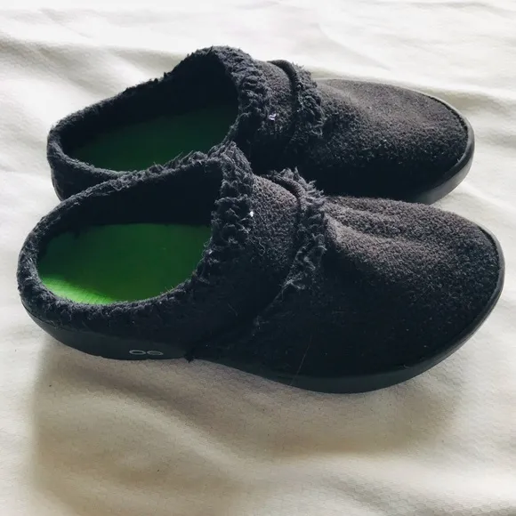 OOFOS Cozy Black Kids Shoes
