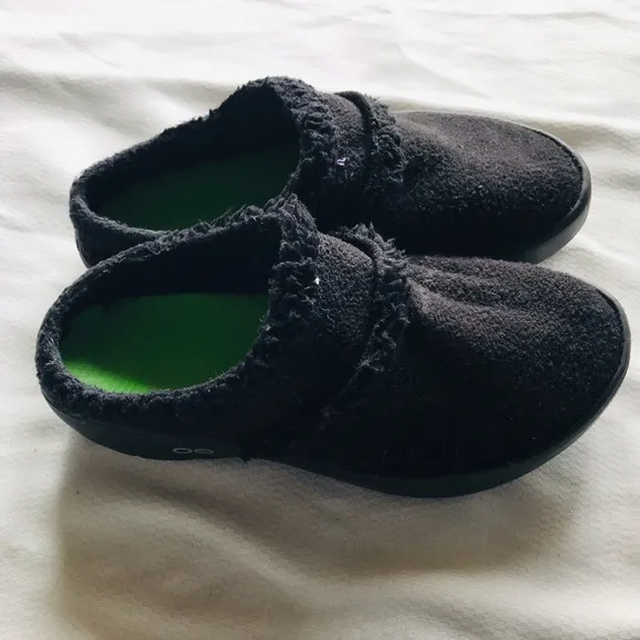 OOFOS Cozy Black Kids Shoes