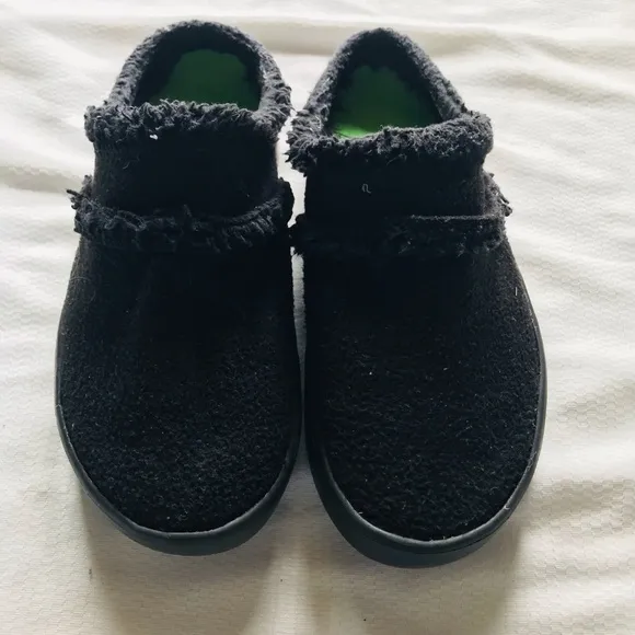 OOFOS Cozy Black Kids Shoes