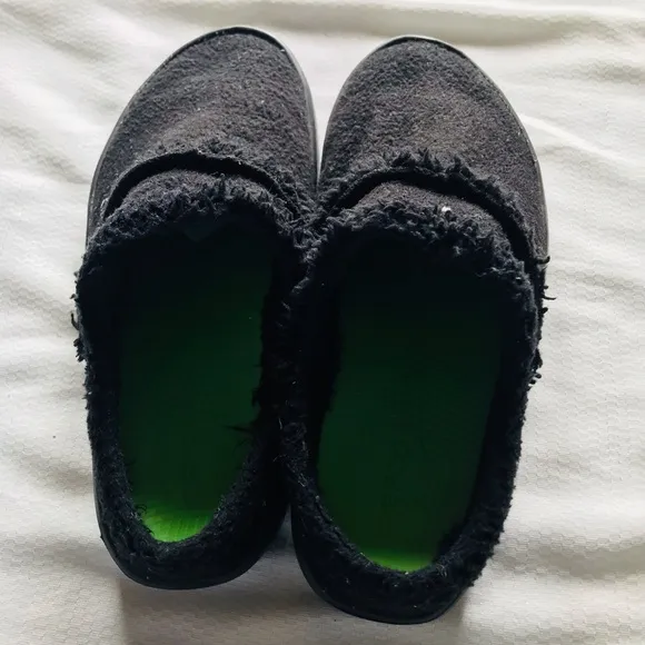 OOFOS Cozy Black Kids Shoes