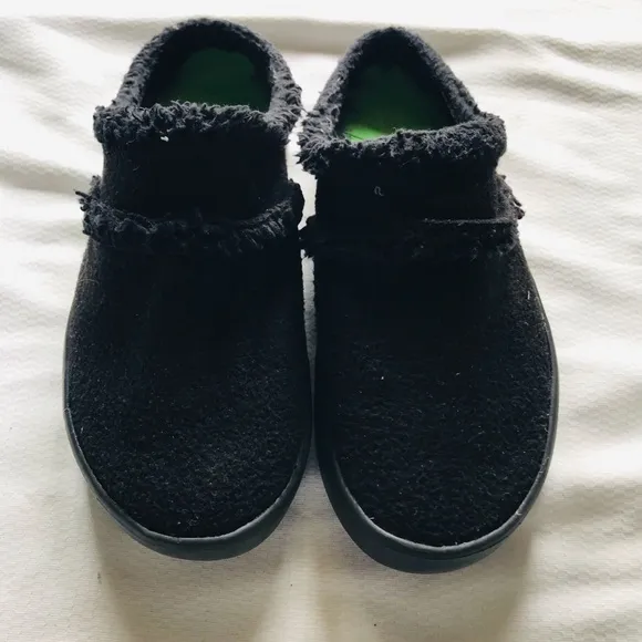 OOFOS Cozy Black Kids Shoes