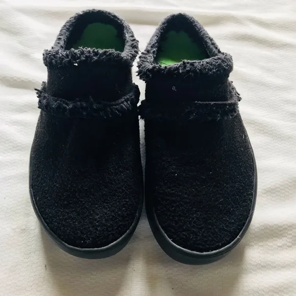 OOFOS Cozy Black Kids Shoes