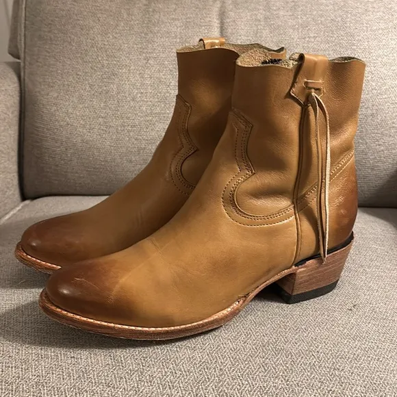 Overland Carly Tan Leather Cowboy Boots Women’s size 7