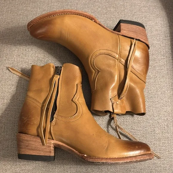 Overland Carly Tan Leather Cowboy Boots Women’s size 7