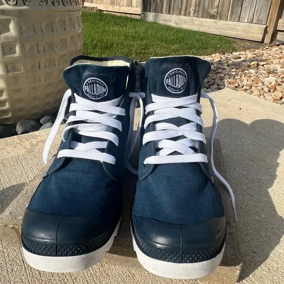 Palladium Blue and White Boots for Stylish Adventures