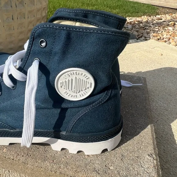 Palladium Blue and White Boots for Stylish Adventures