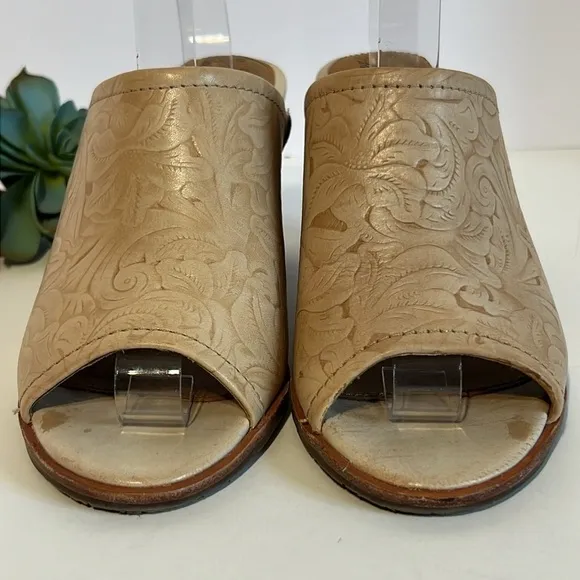 Patricia Nash Shelli Leather Floral Pattern Beige Slip On High Heal Shoes Size 9