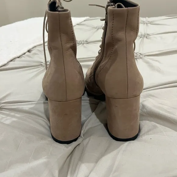 Paul Green ( never worn) Tan Lace-Up Women's Boots US 8.5
