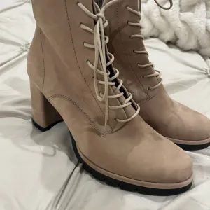 Paul Green ( never worn) Tan Lace-Up Women's Boots US 8.5