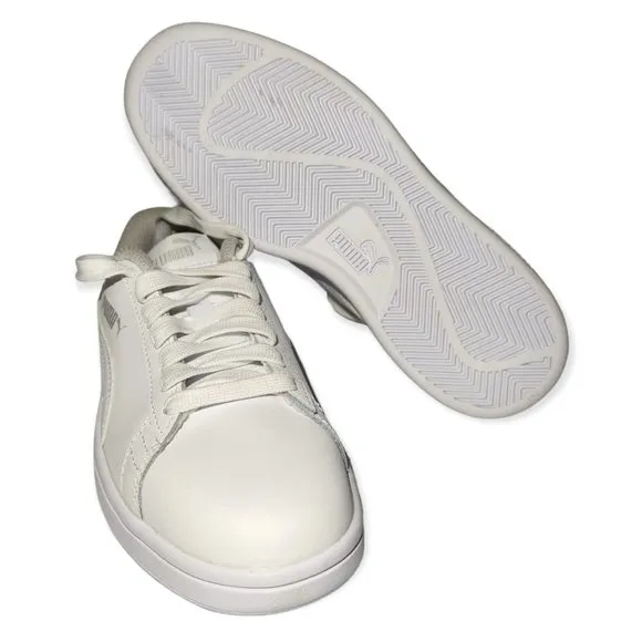 PUMA Unisex Smash V2 L trainers White and Gray Size 4C
