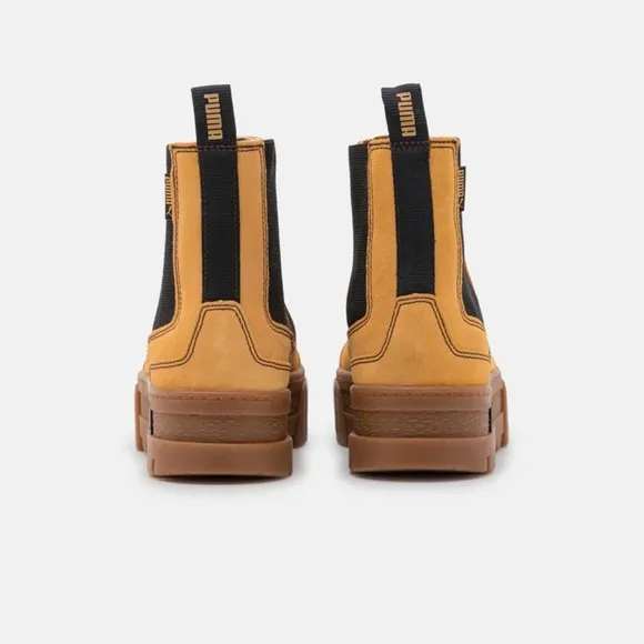 Puma Women’s Mayze Platform Chelsea Suede Tan Gum Sole Casual Boots Size 8.5 New