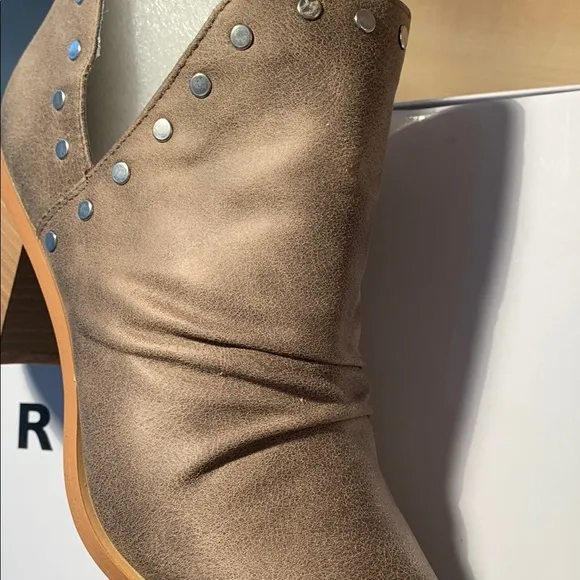 Report Women's Brown Ankle Boots
